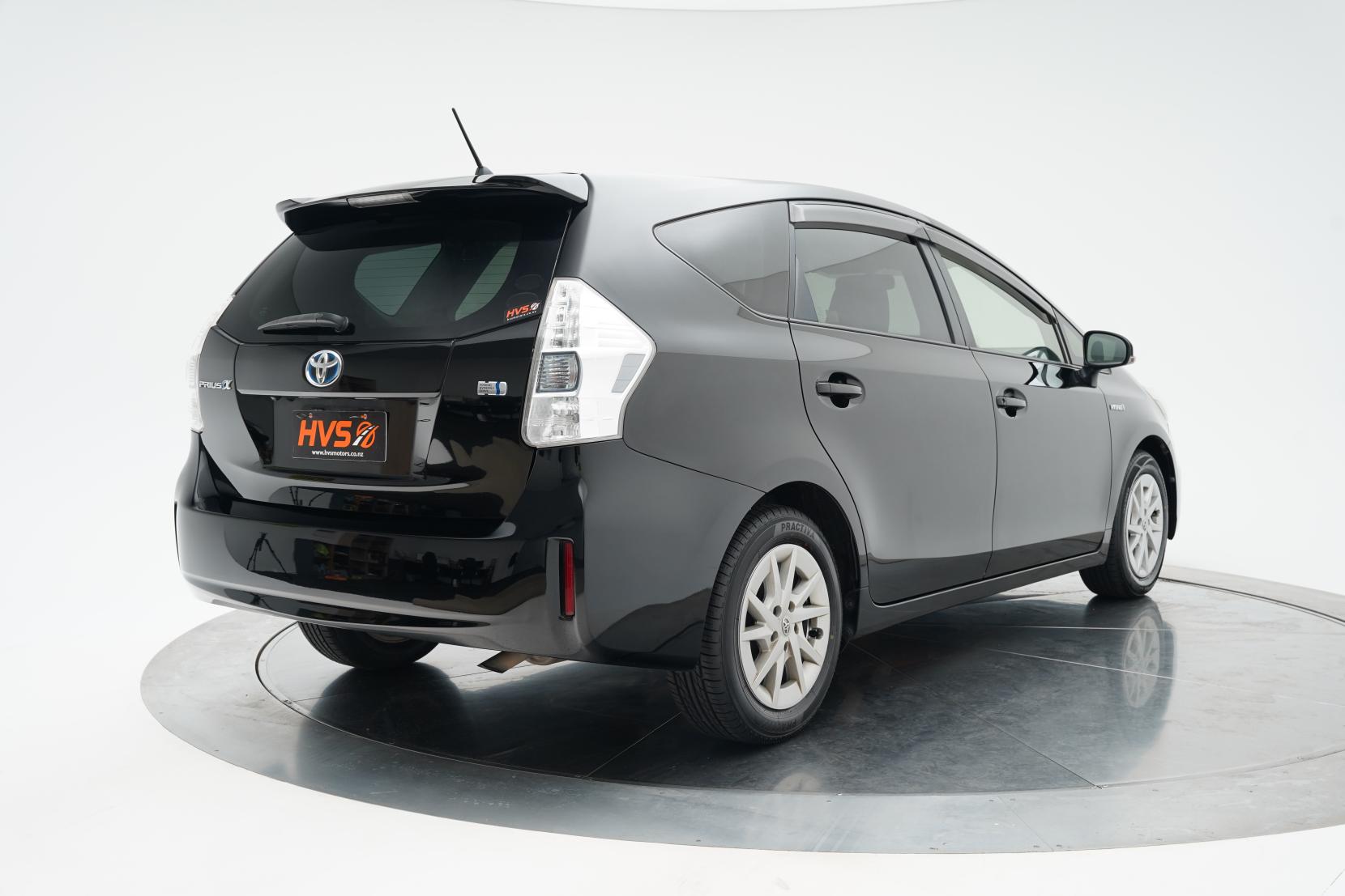 Toyota Prius Alpha S 5 Seater