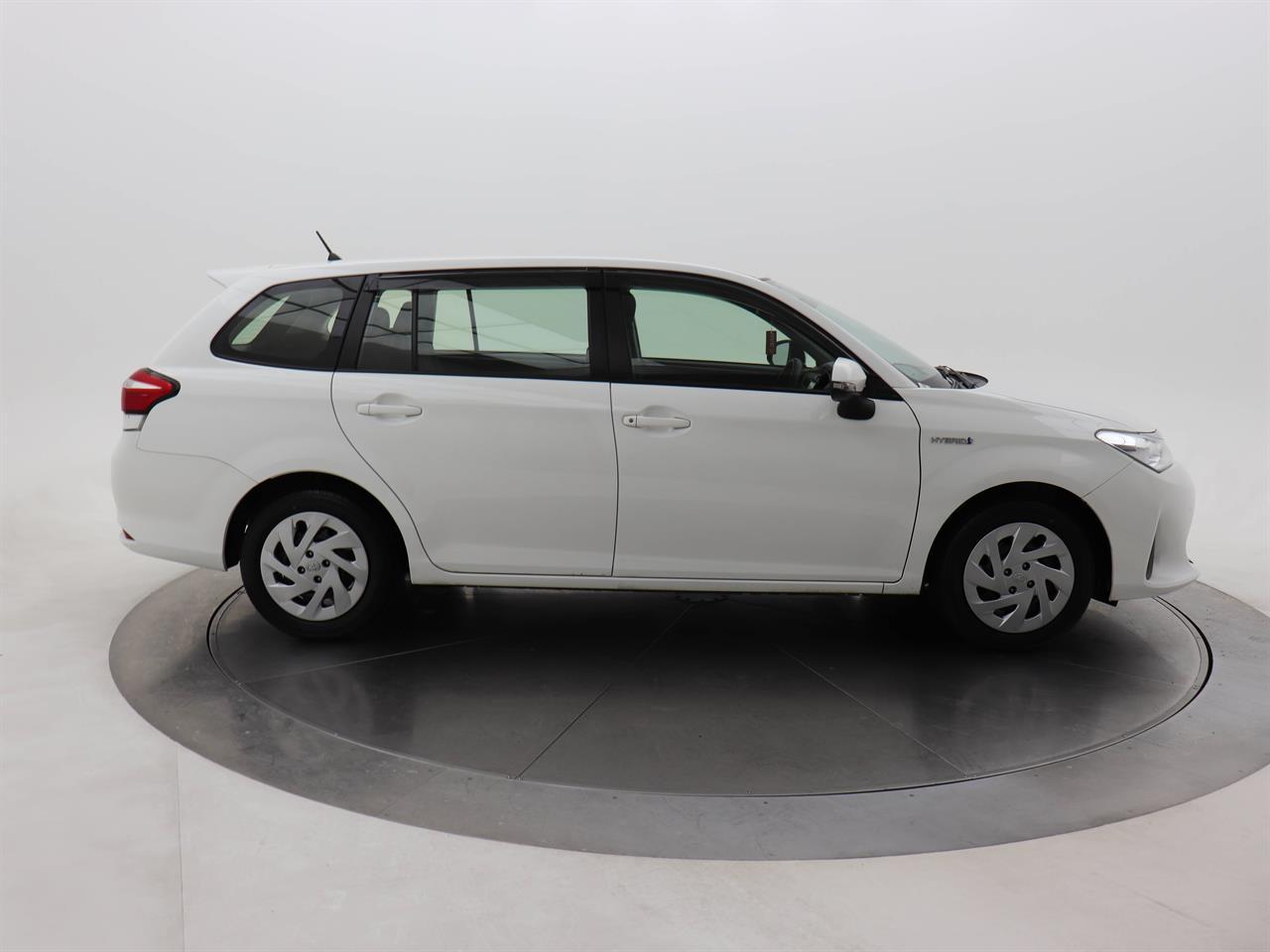 Toyota Corolla 1.8 Fielder Hybrid