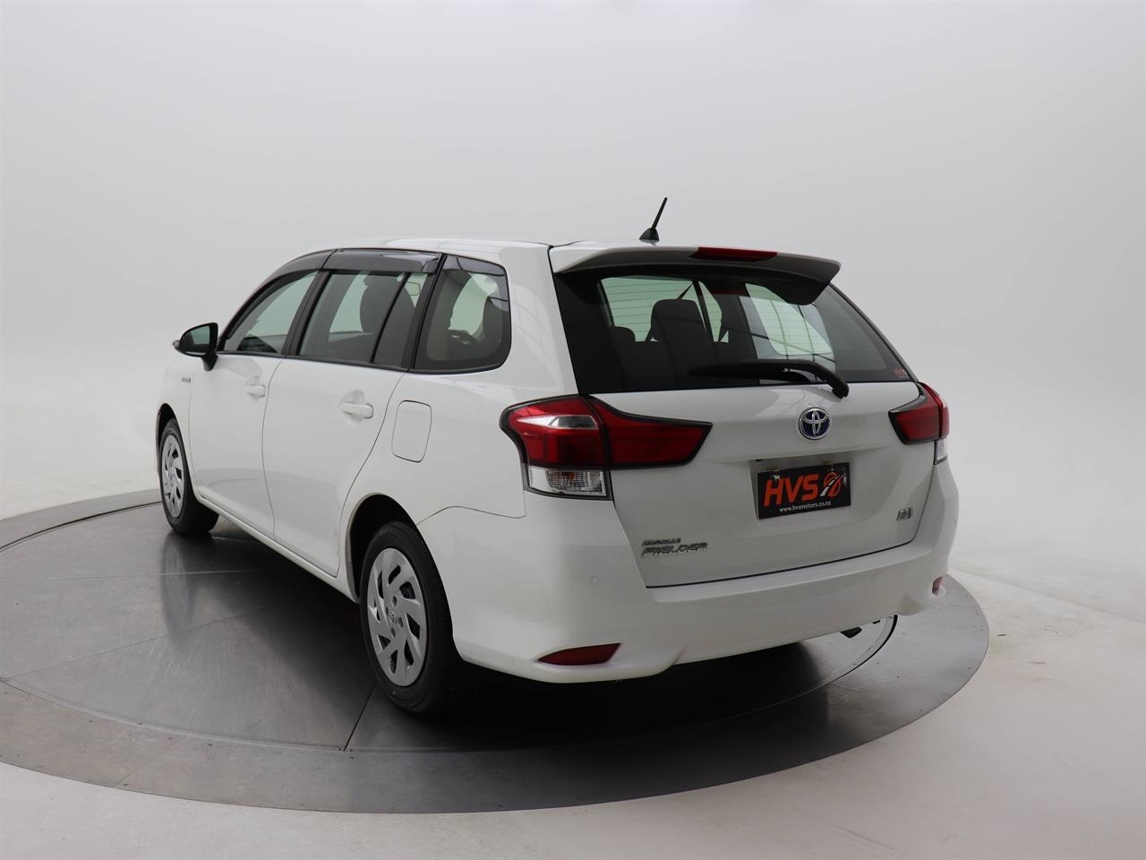 Toyota Corolla 1.8 Fielder Hybrid