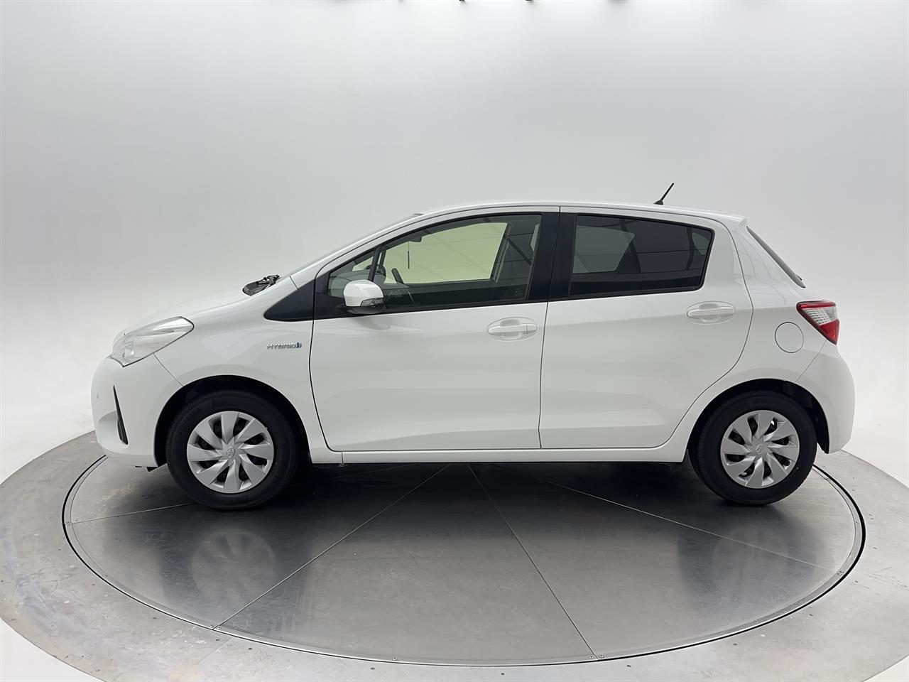 Toyota Vitz 1.5 Hybrid F