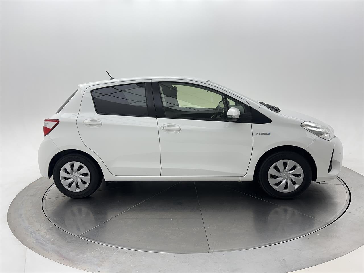 Toyota Vitz 1.5 Hybrid F