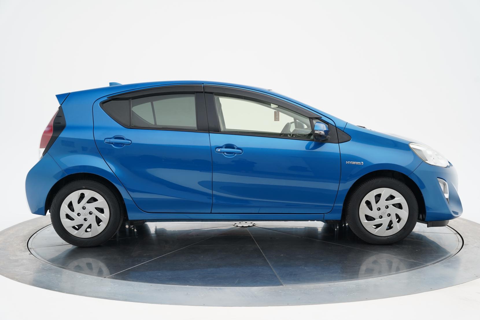 Toyota Aqua Hybrid S