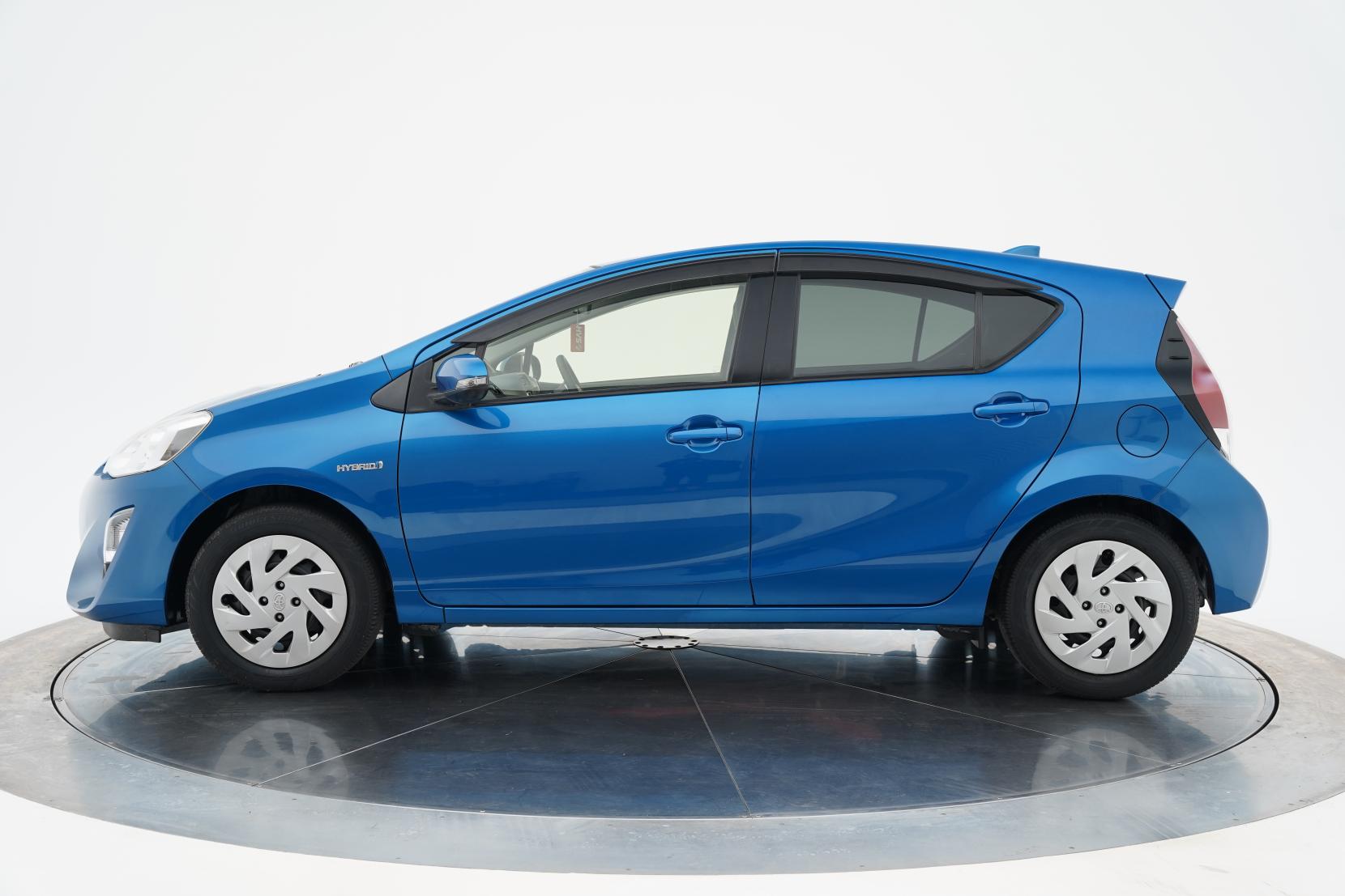 Toyota Aqua Hybrid S