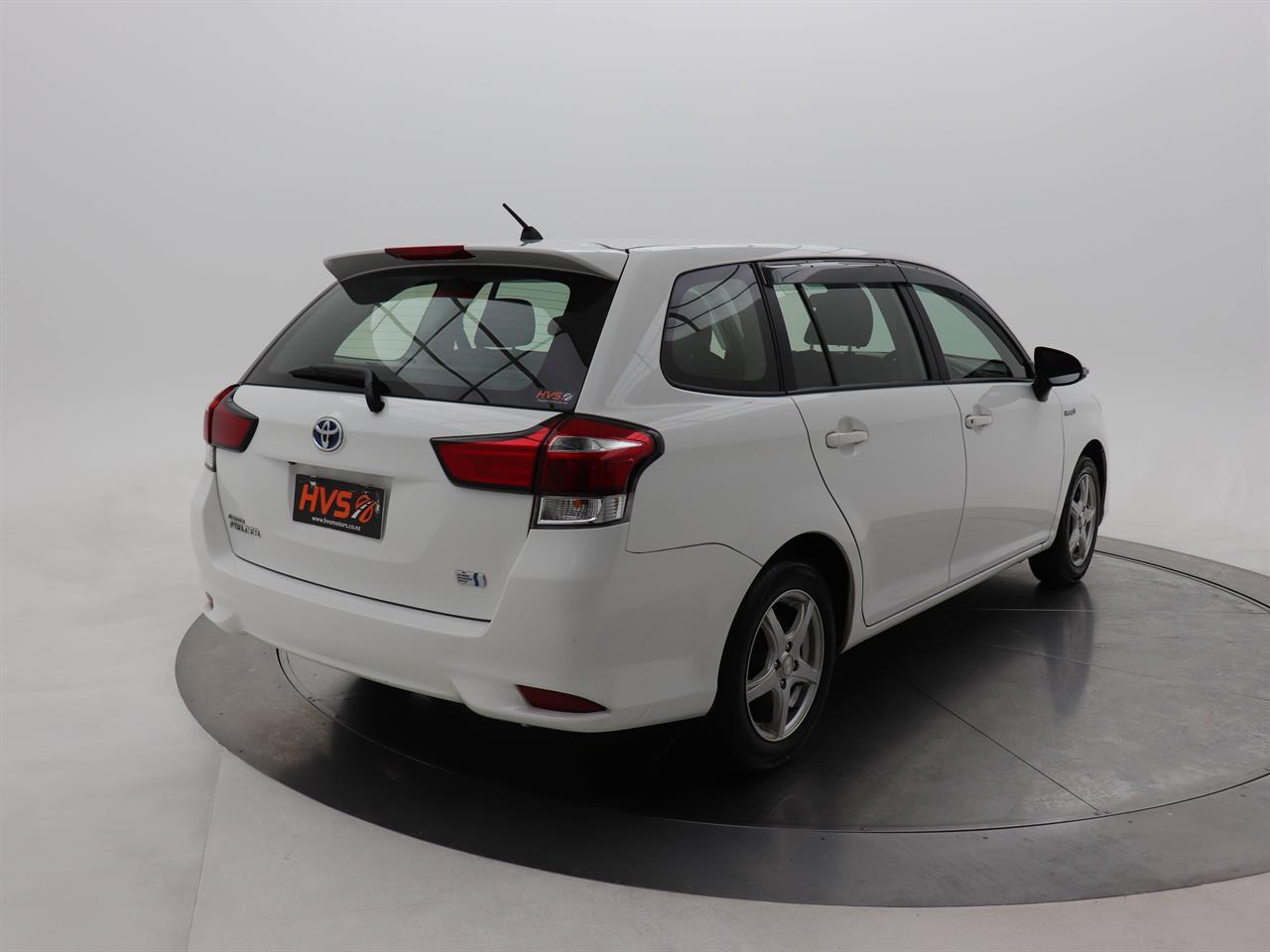 Toyota Corolla 1.8 Fielder Hybrid