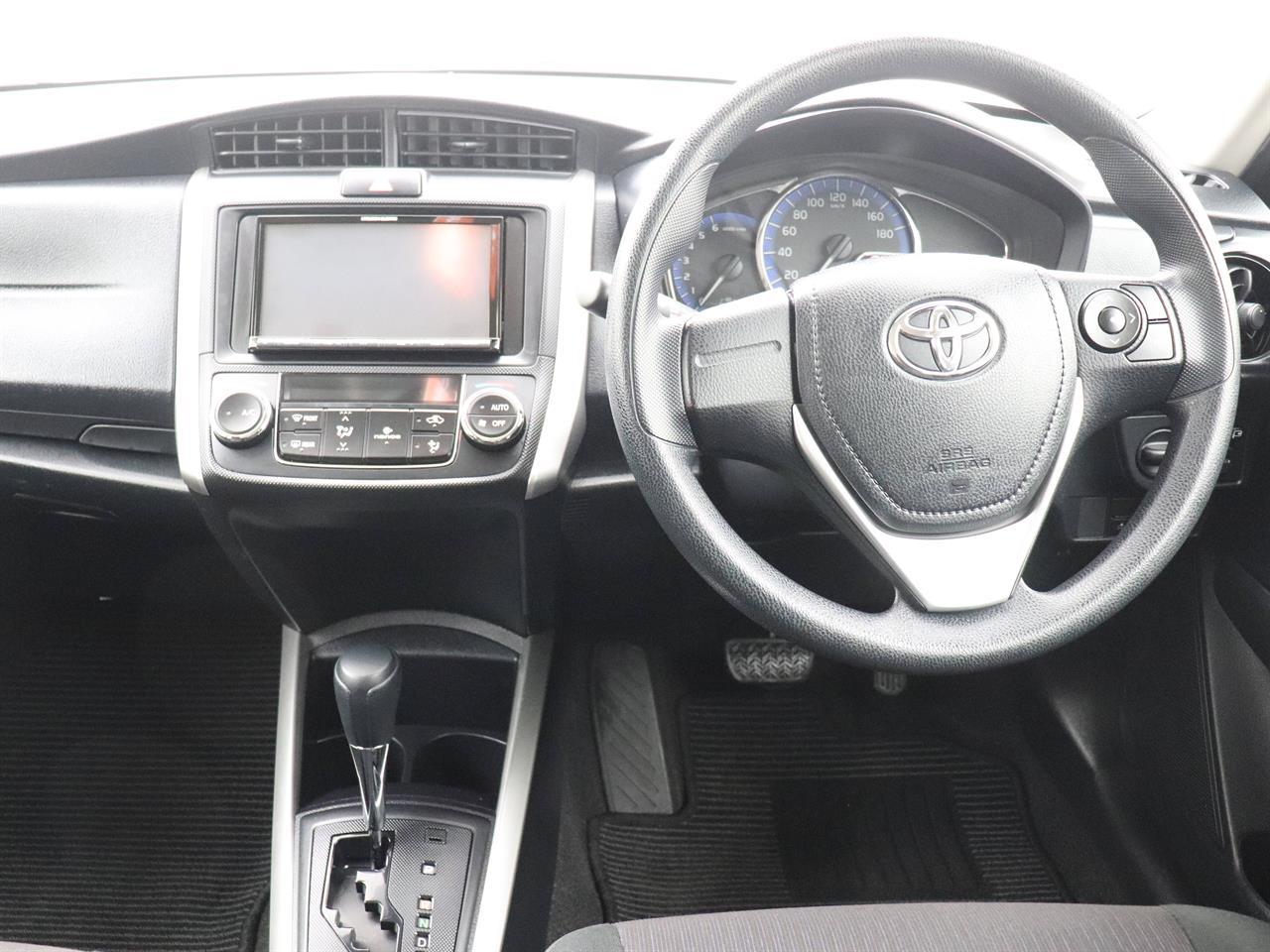 Toyota Corolla 1.8 Fielder Hybrid