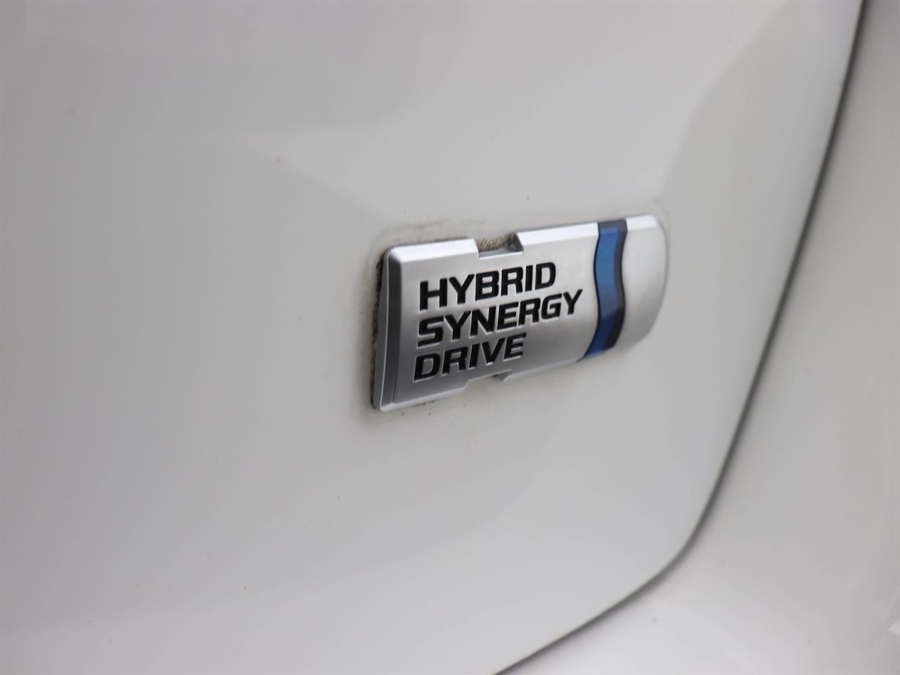 Toyota Corolla 1.8 Fielder Hybrid