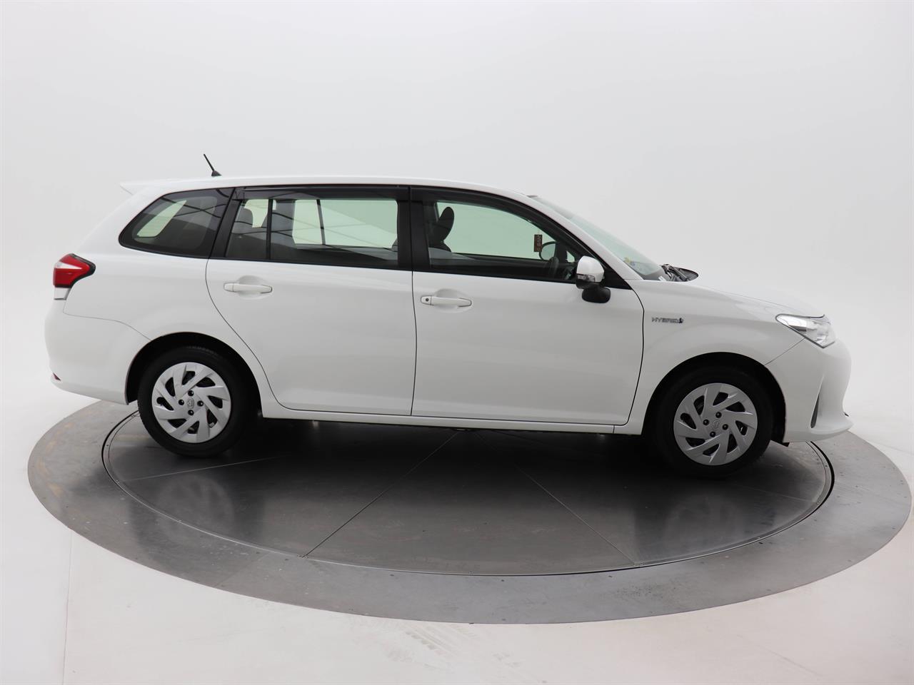 Toyota Corolla 1.5 Fielder Hybrid Facelift 8SRS