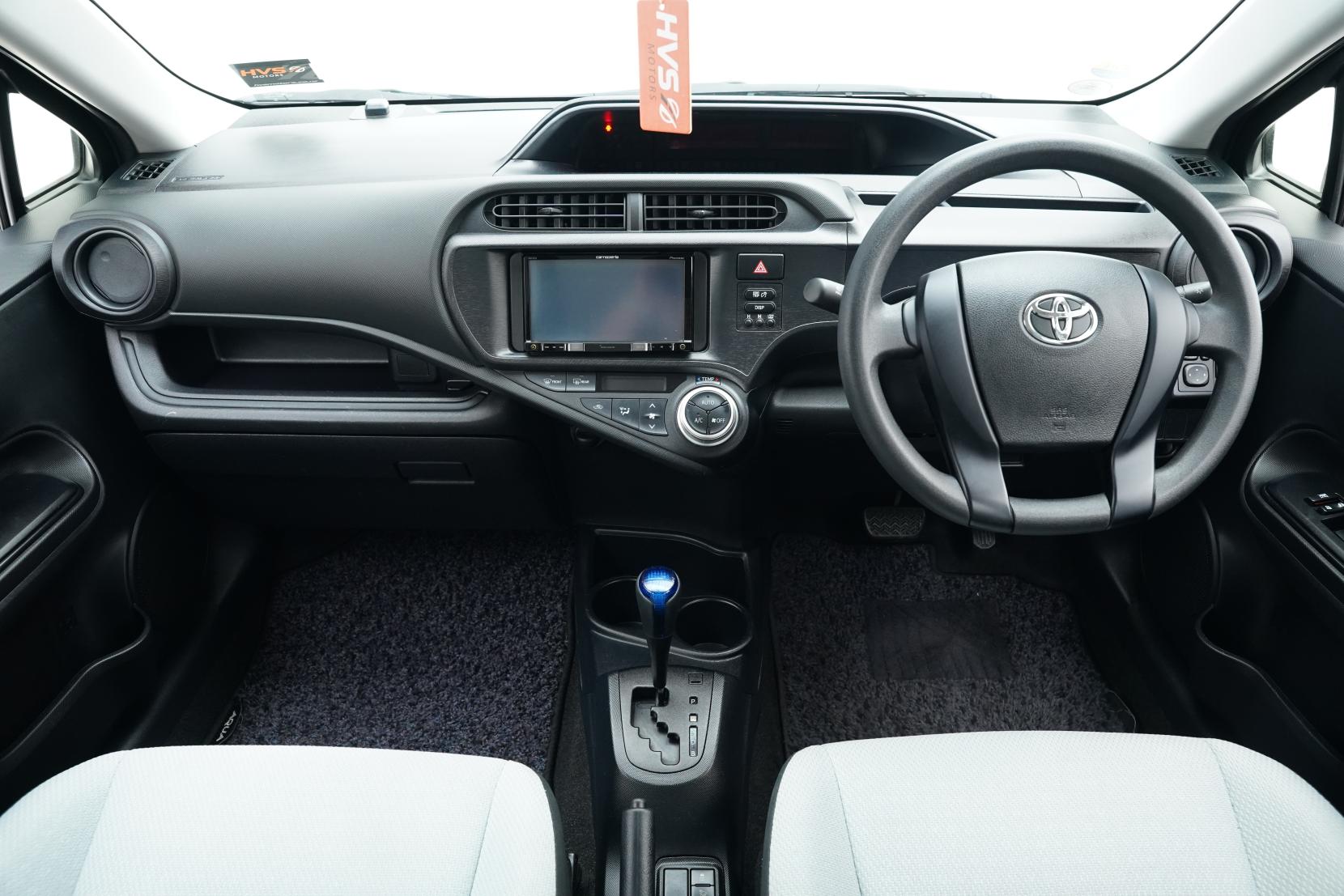 Toyota AQUA 1.5 Hybrid L