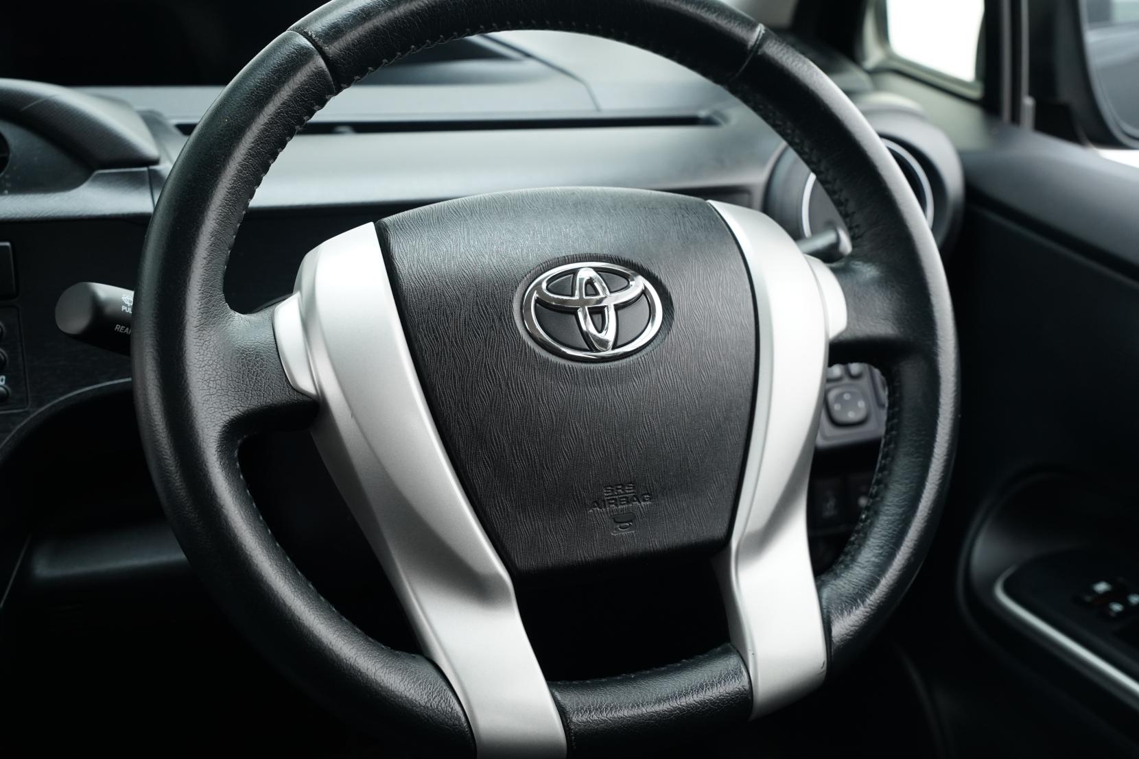 Toyota AQUA 1.5 G Leather