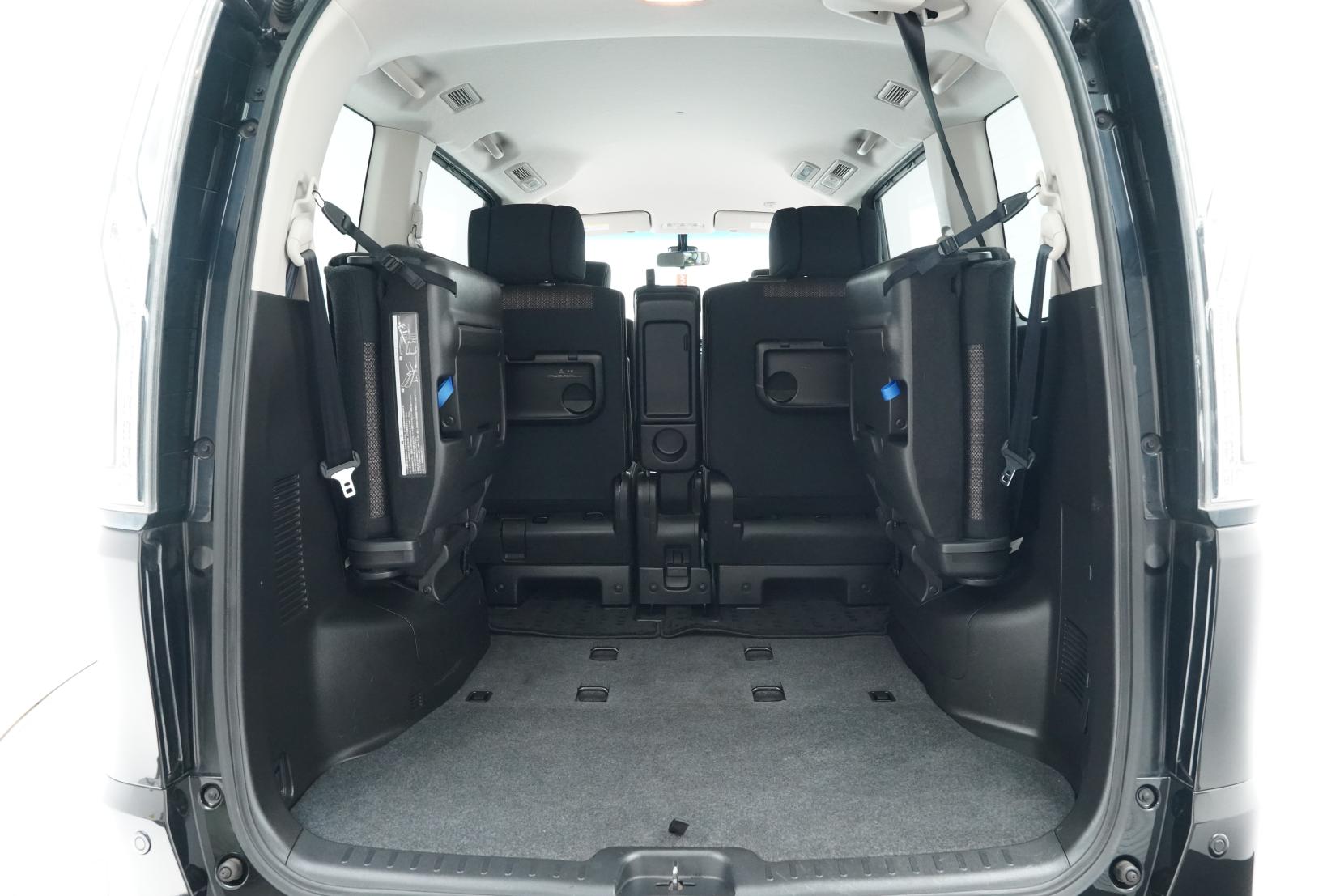 Nissan Serena (1991 – present) 2.0 Hybrid HighwayStar G