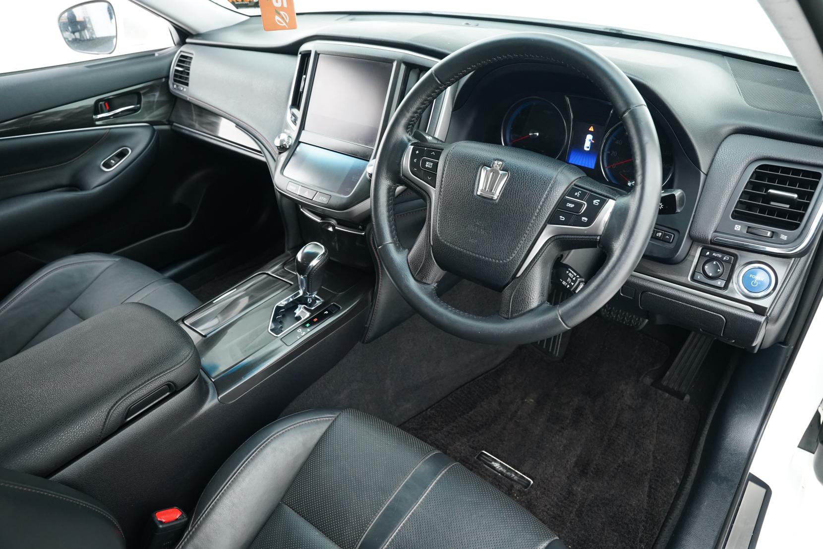 Toyota Crown HYBRID ATHLETE S