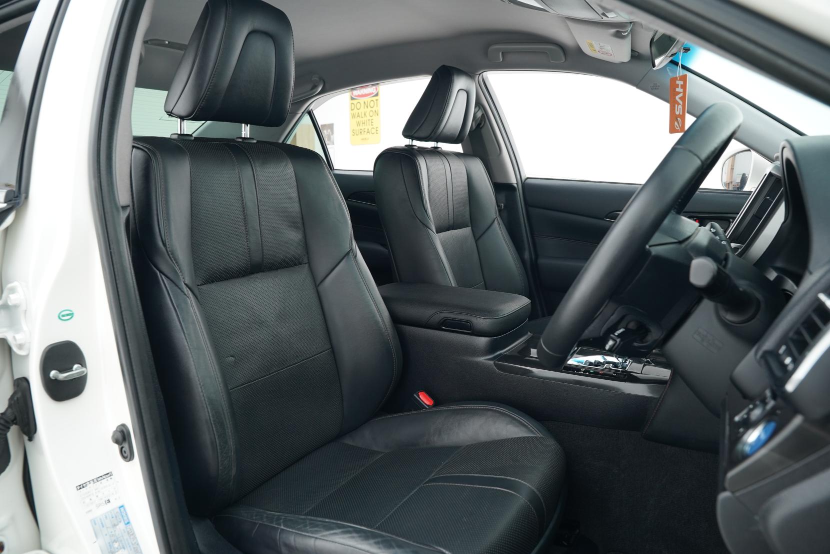 Toyota Crown HYBRID ATHLETE S