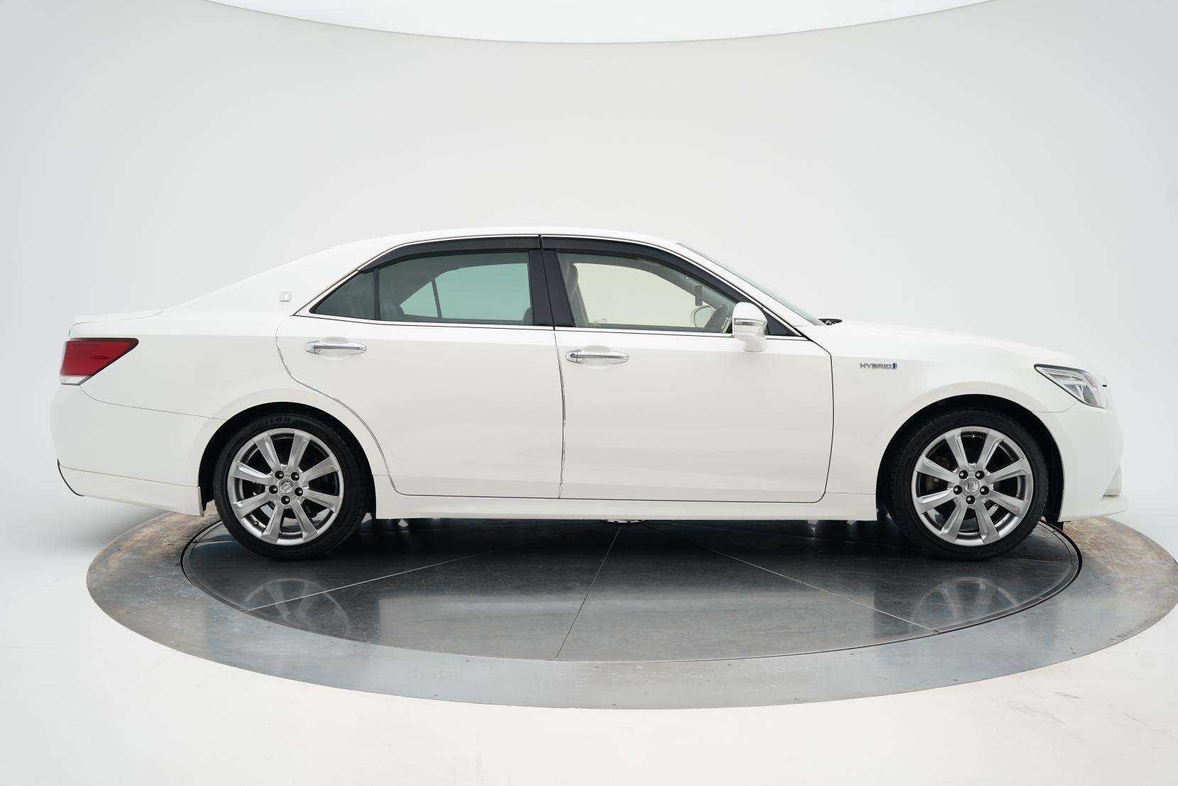 Toyota Crown HYBRID ATHLETE S