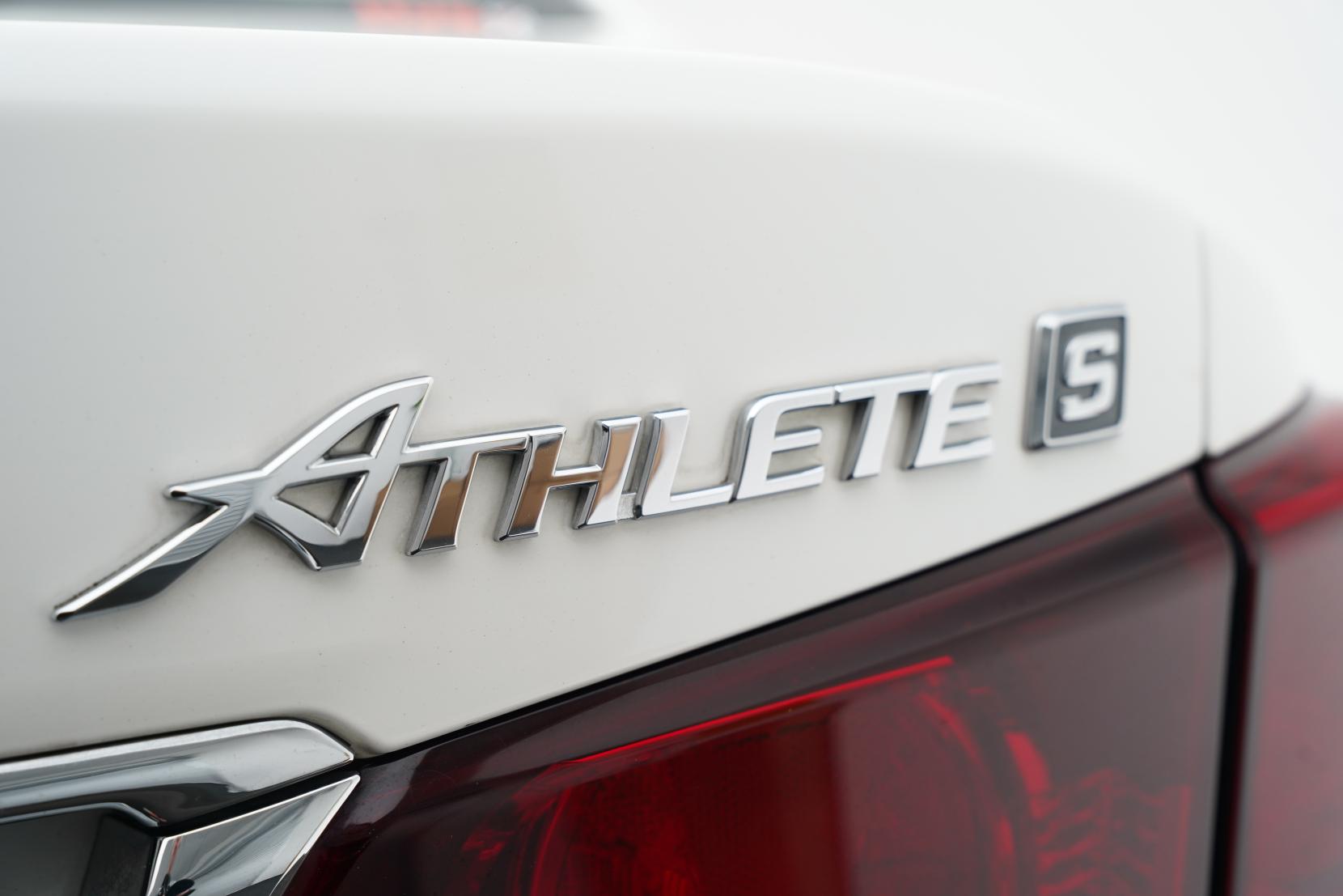 Toyota Crown HYBRID ATHLETE S