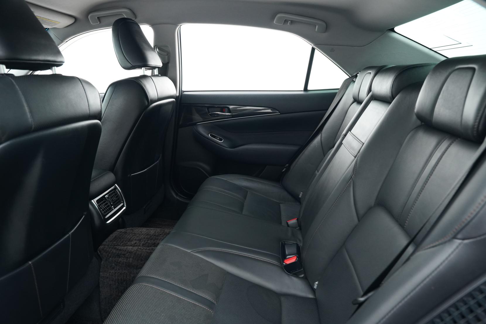Toyota Crown HYBRID ATHLETE S