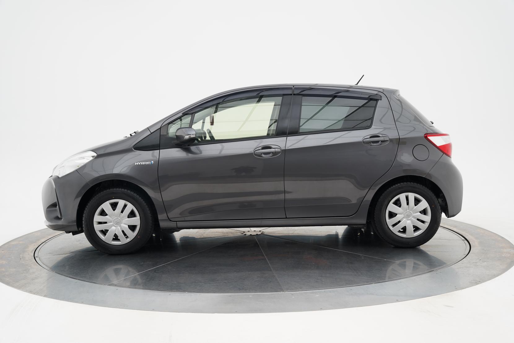 Toyota Vitz 1.5 HYBRID F