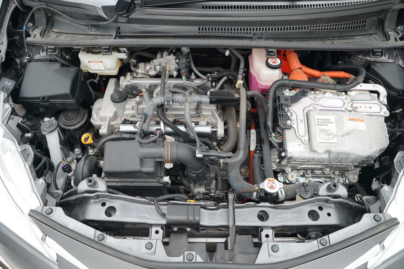 Toyota Vitz 1.5 HYBRID F