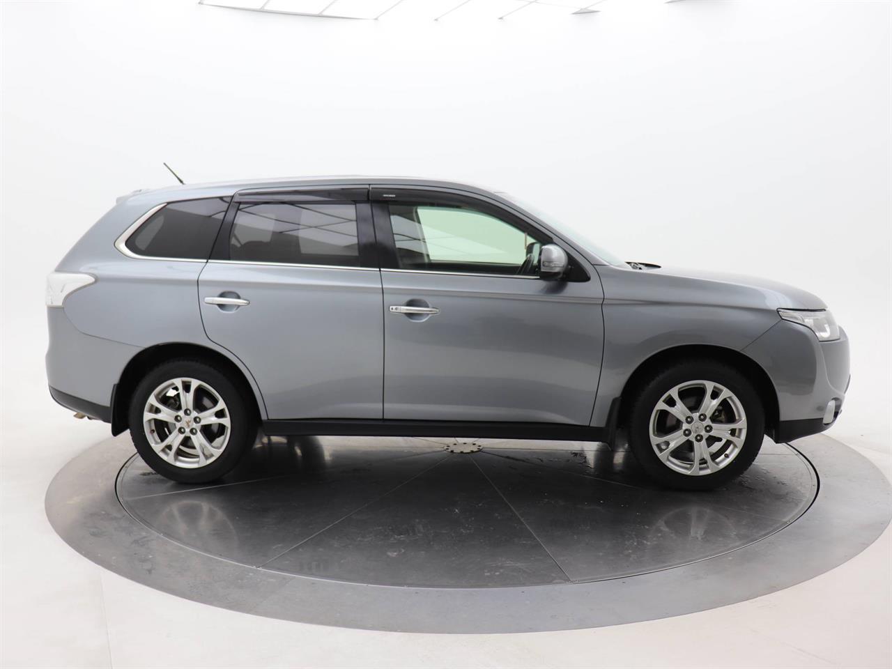 Mitsubishi Outlander 2.4 24G 4WD 7 Seater 