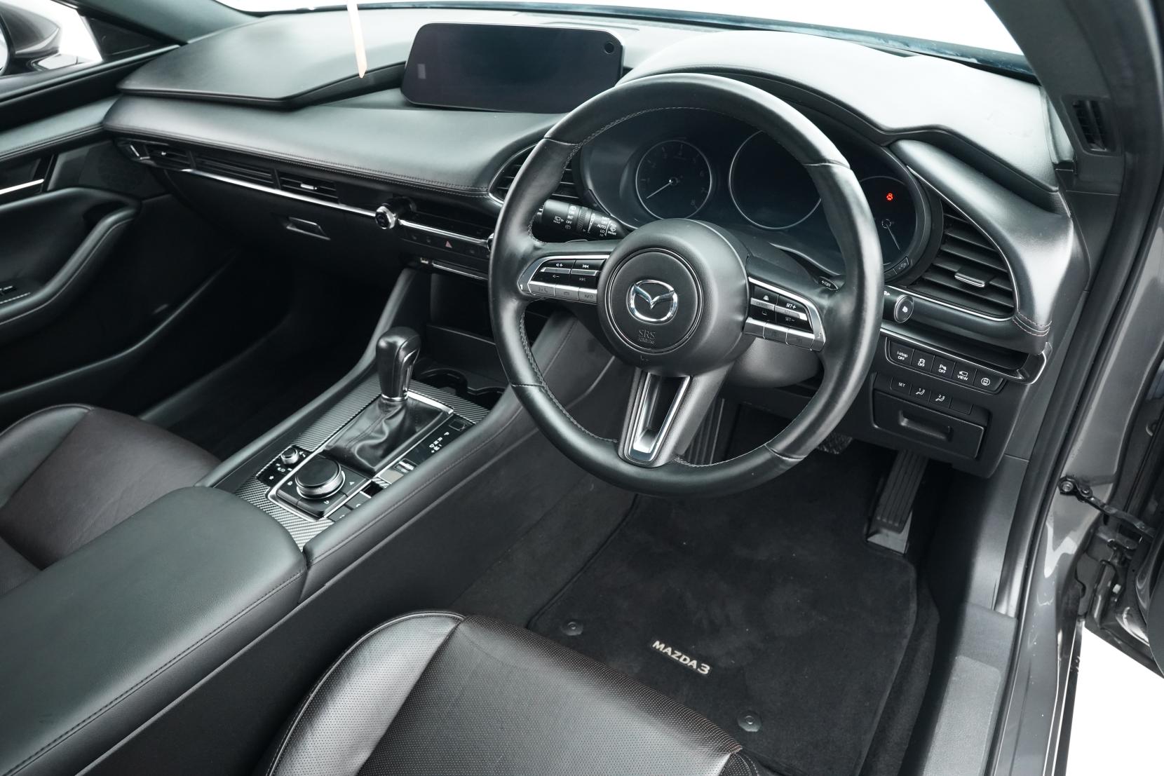 Mazda 3 2.0 Fastback 20S L