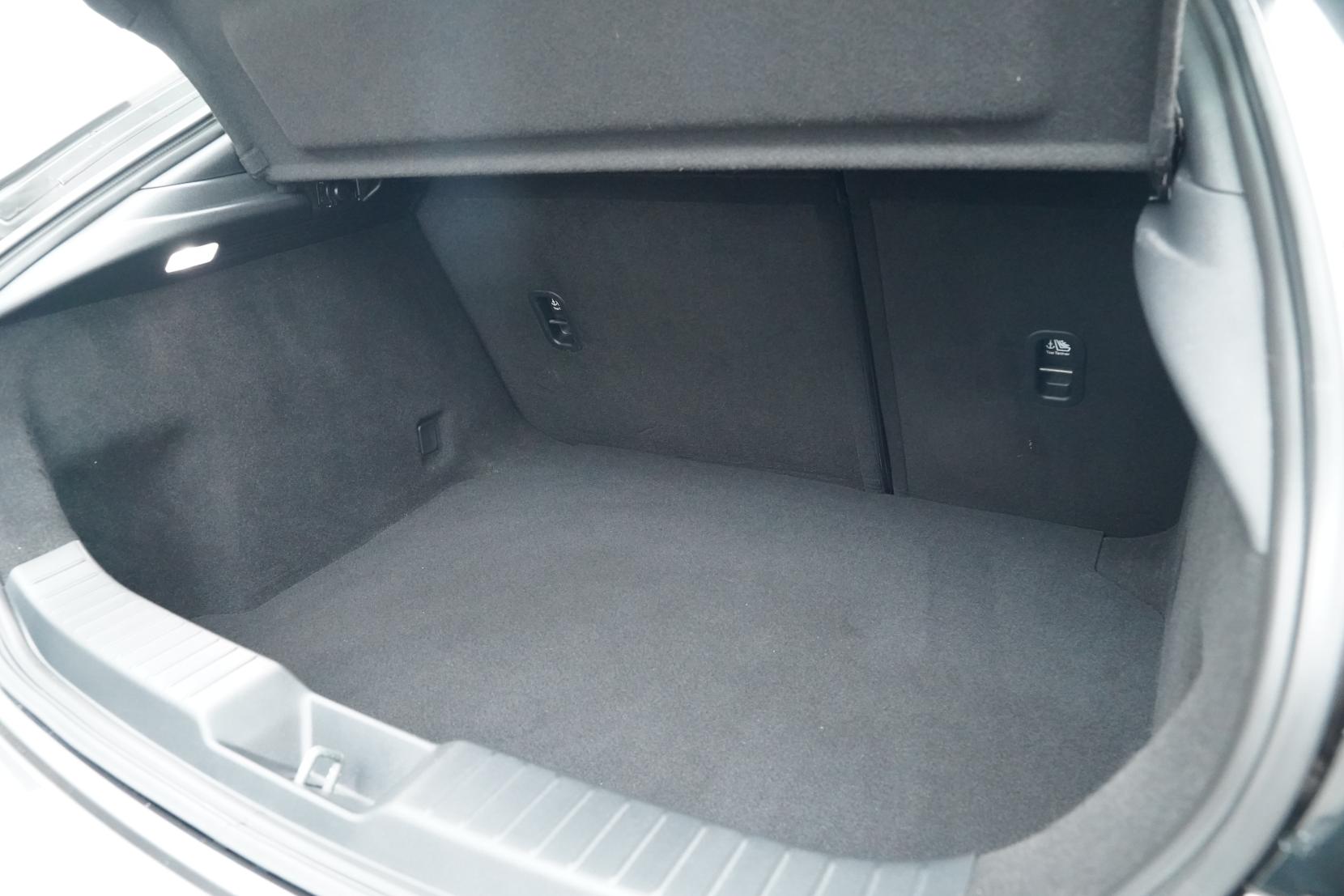 Mazda 3 2.0 Fastback 20S L