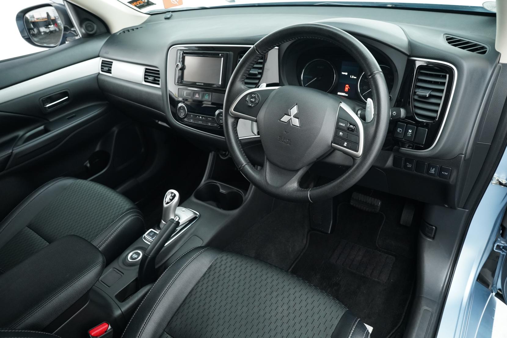 Mitsubishi Outlander 2.4 PHEV PHEV G PREMIUM PACKAGE 4WD