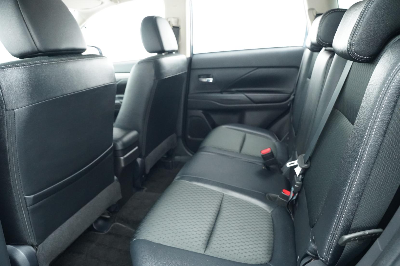 Mitsubishi Outlander 2.4 PHEV PHEV G PREMIUM PACKAGE 4WD