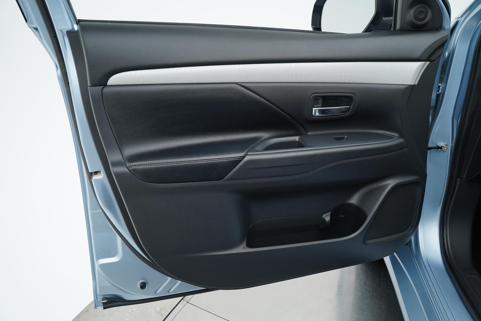 Mitsubishi Outlander 2.4 PHEV PHEV G PREMIUM PACKAGE 4WD