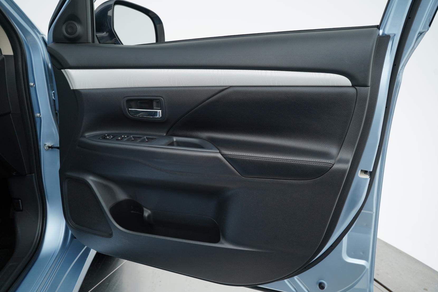 Mitsubishi Outlander 2.4 PHEV PHEV G PREMIUM PACKAGE 4WD