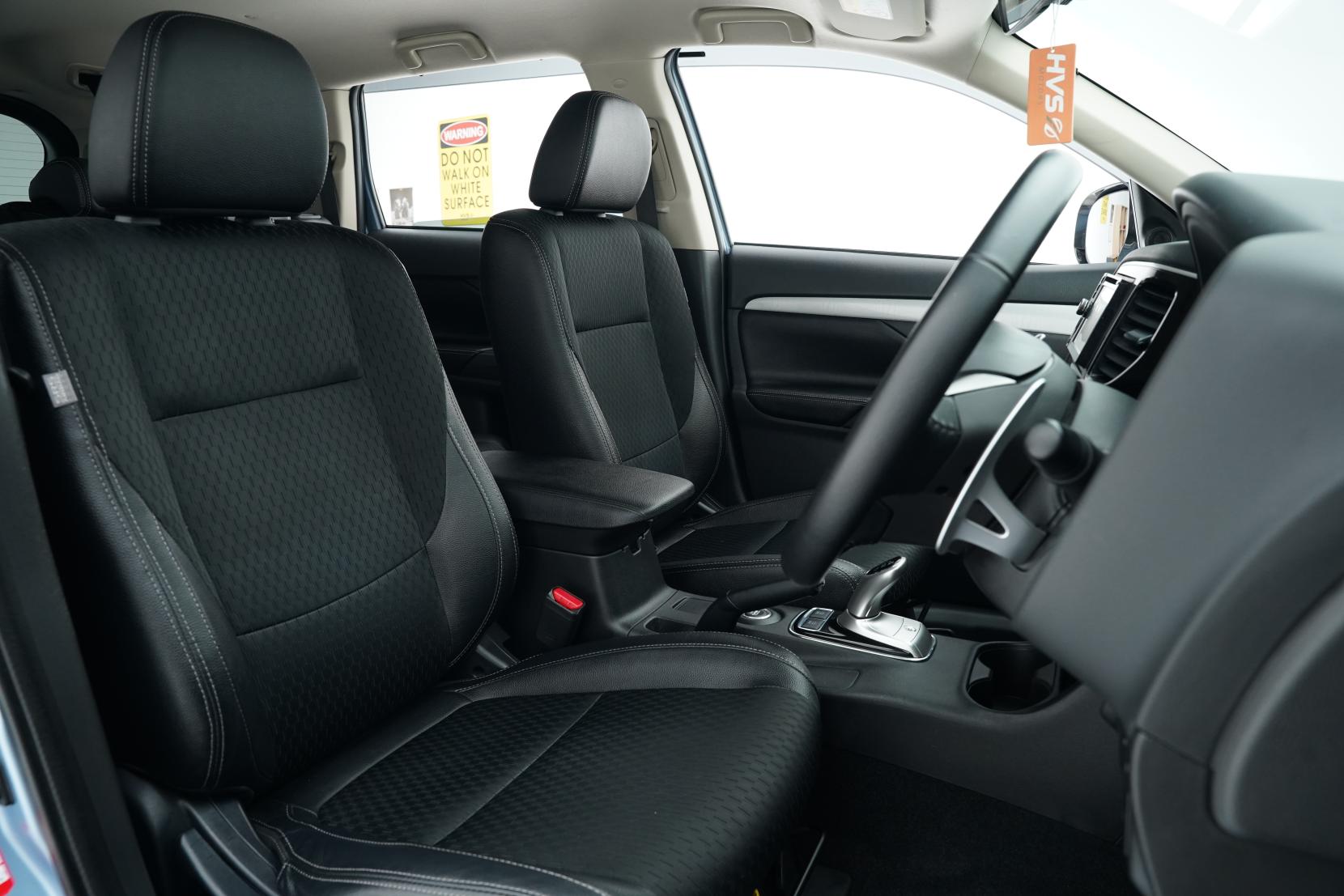 Mitsubishi Outlander 2.4 PHEV PHEV G PREMIUM PACKAGE 4WD