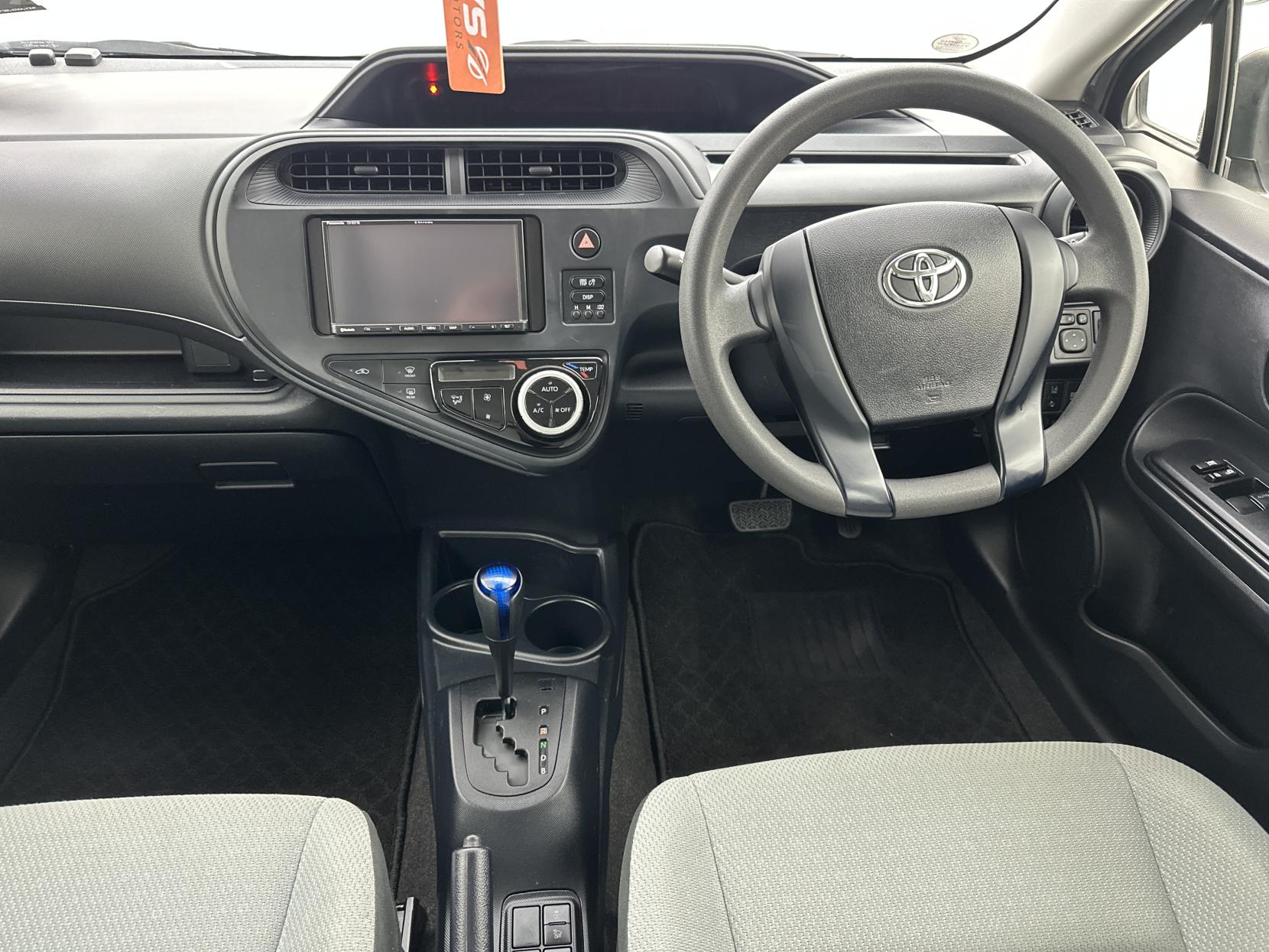 Toyota Aqua Hybrid L