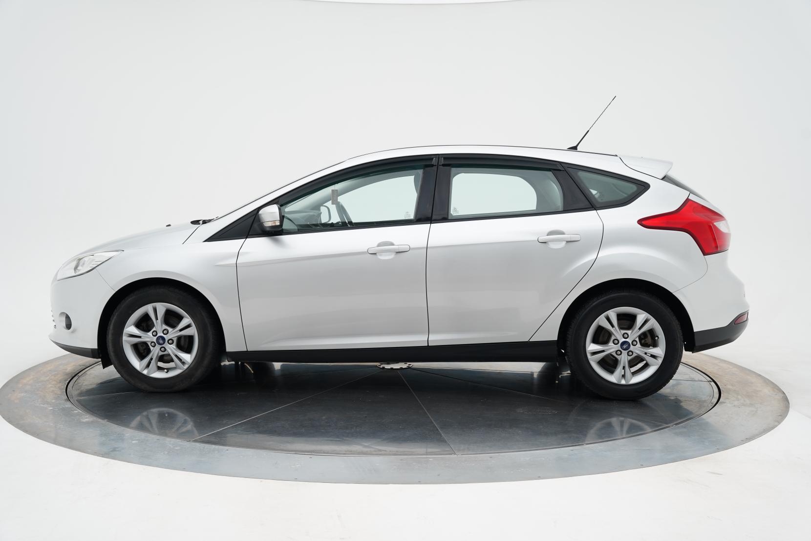 Ford Focus TREND 2.0 AUTO HATCH