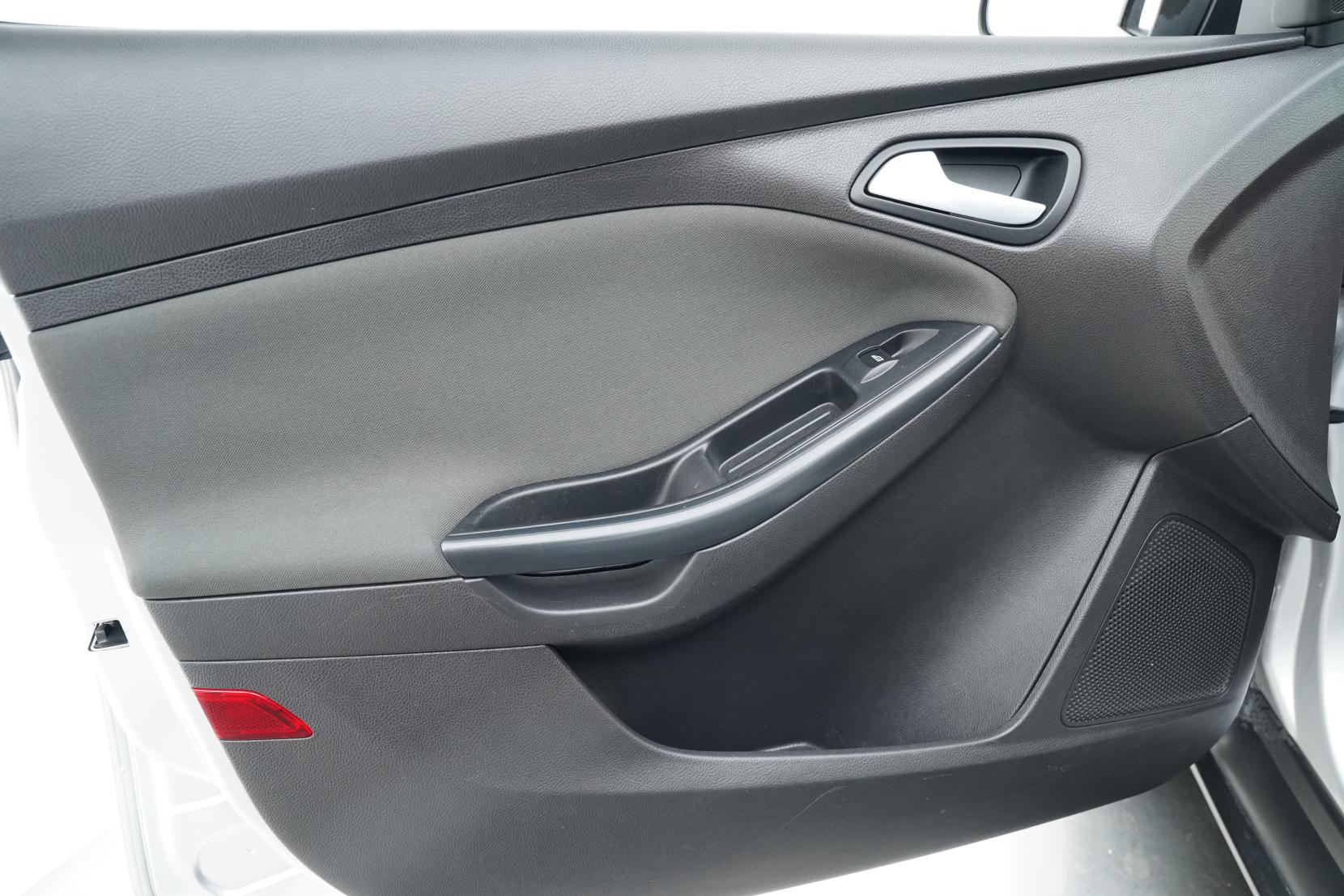 Ford Focus TREND 2.0 AUTO HATCH