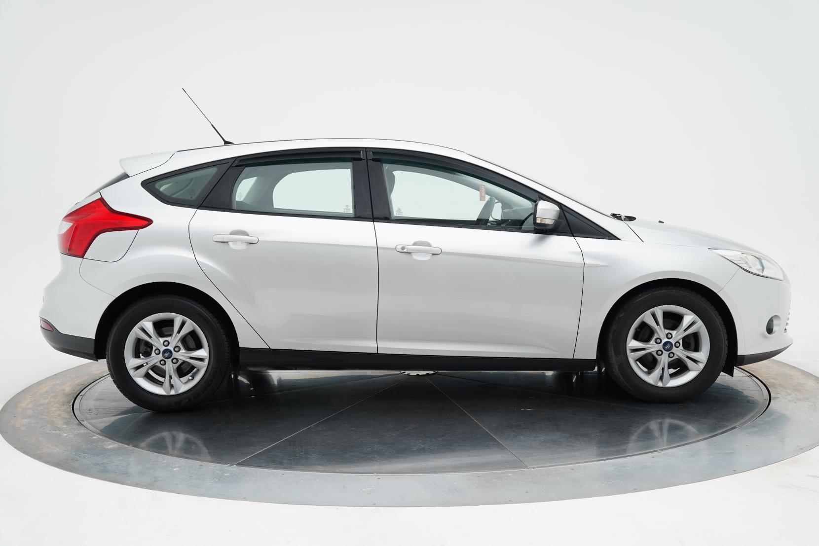 Ford Focus TREND 2.0 AUTO HATCH