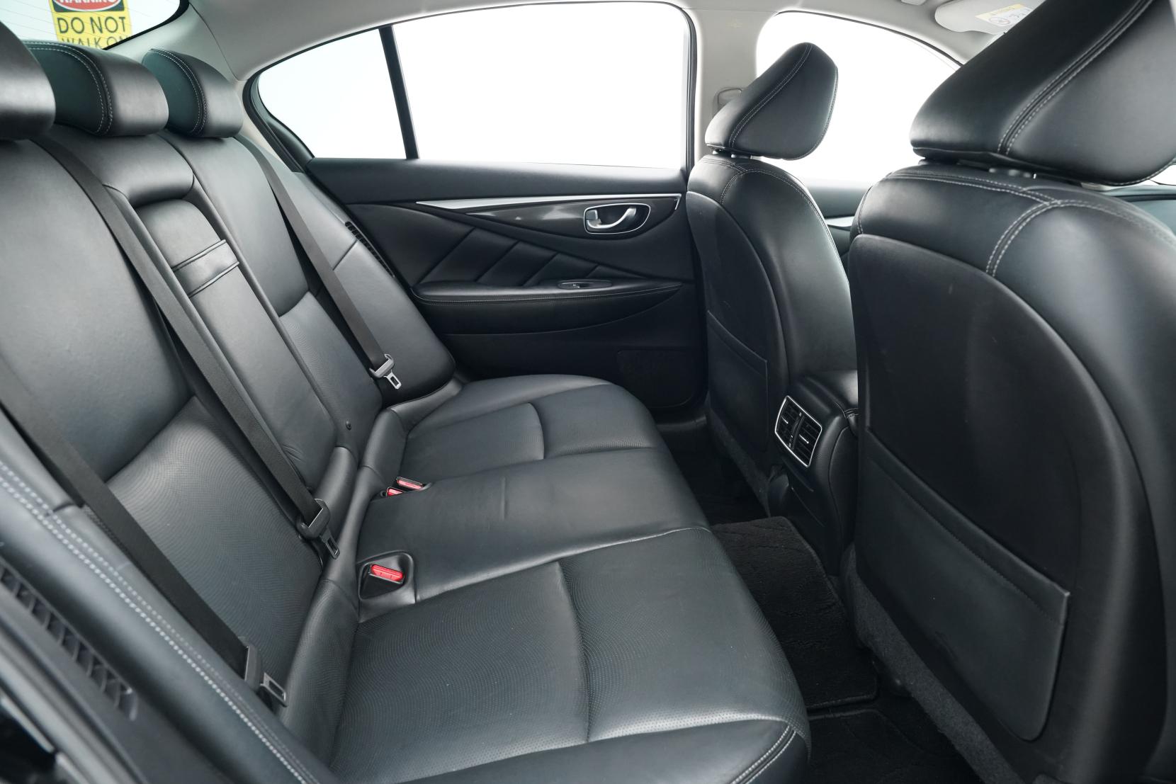 Nissan Skyline 3.5 350GT Leather