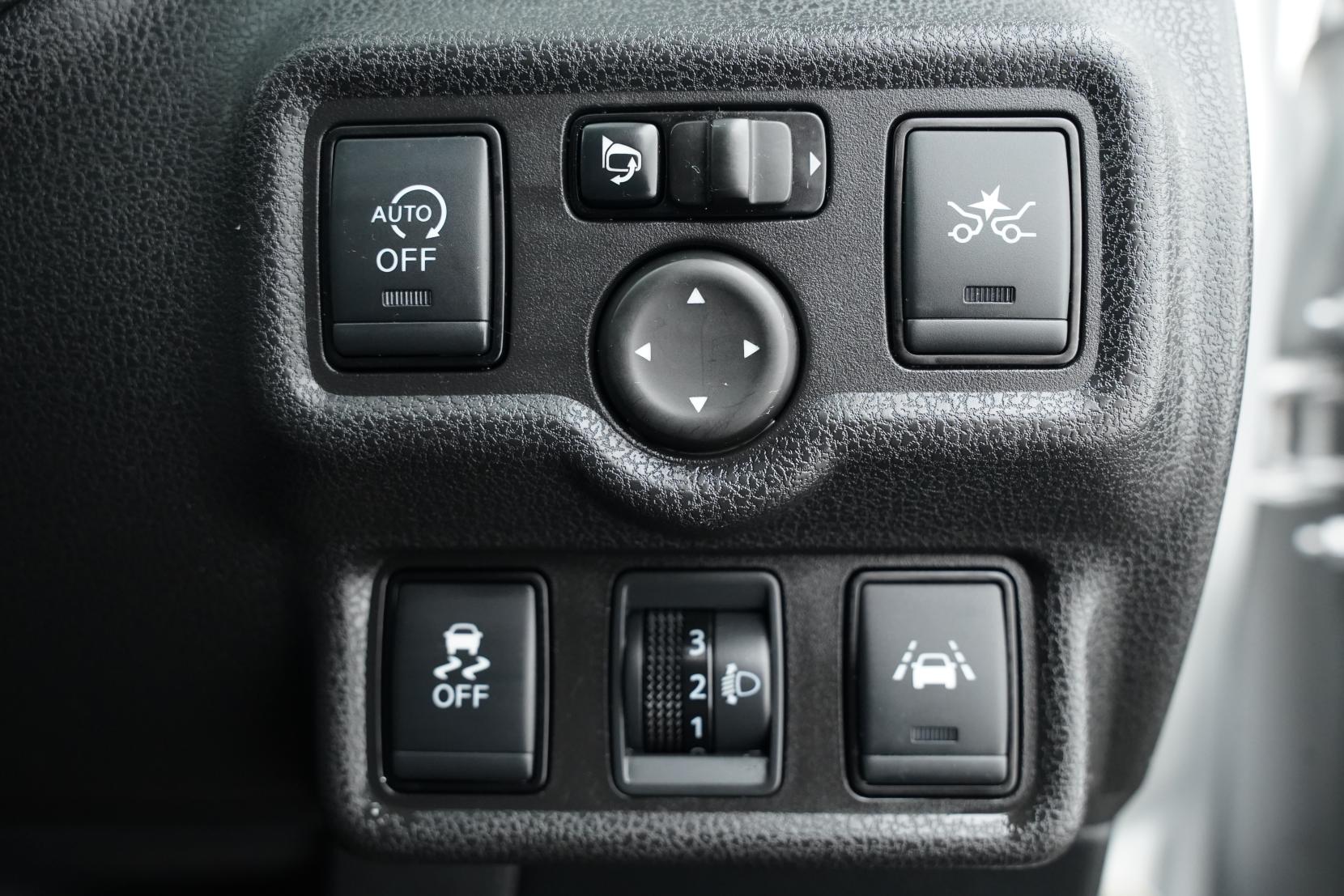 Nissan Note (2004–present) X