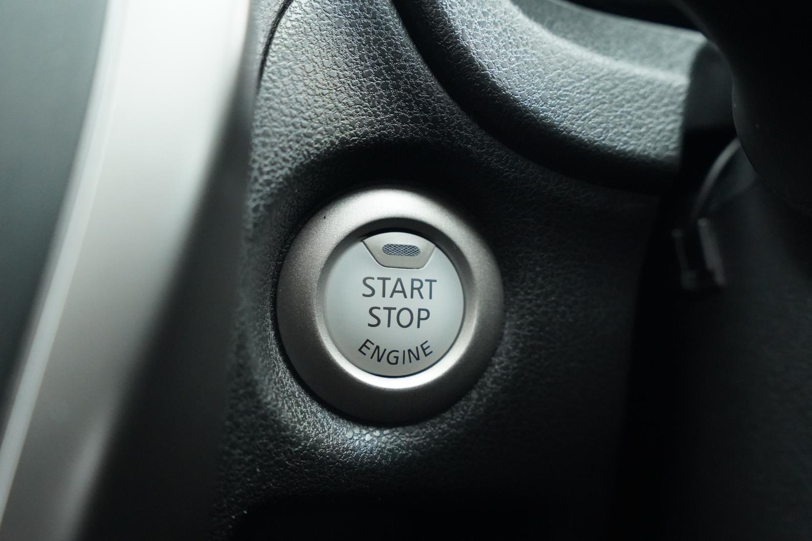 Nissan Note (2004–present) X