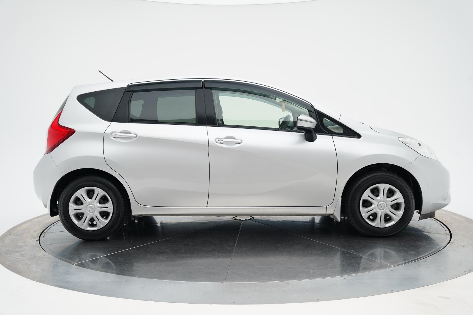 Nissan Note (2004–present) X