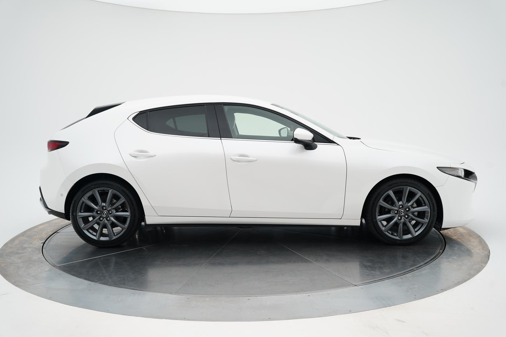 Mazda 3 2.0 Fastback 20S L