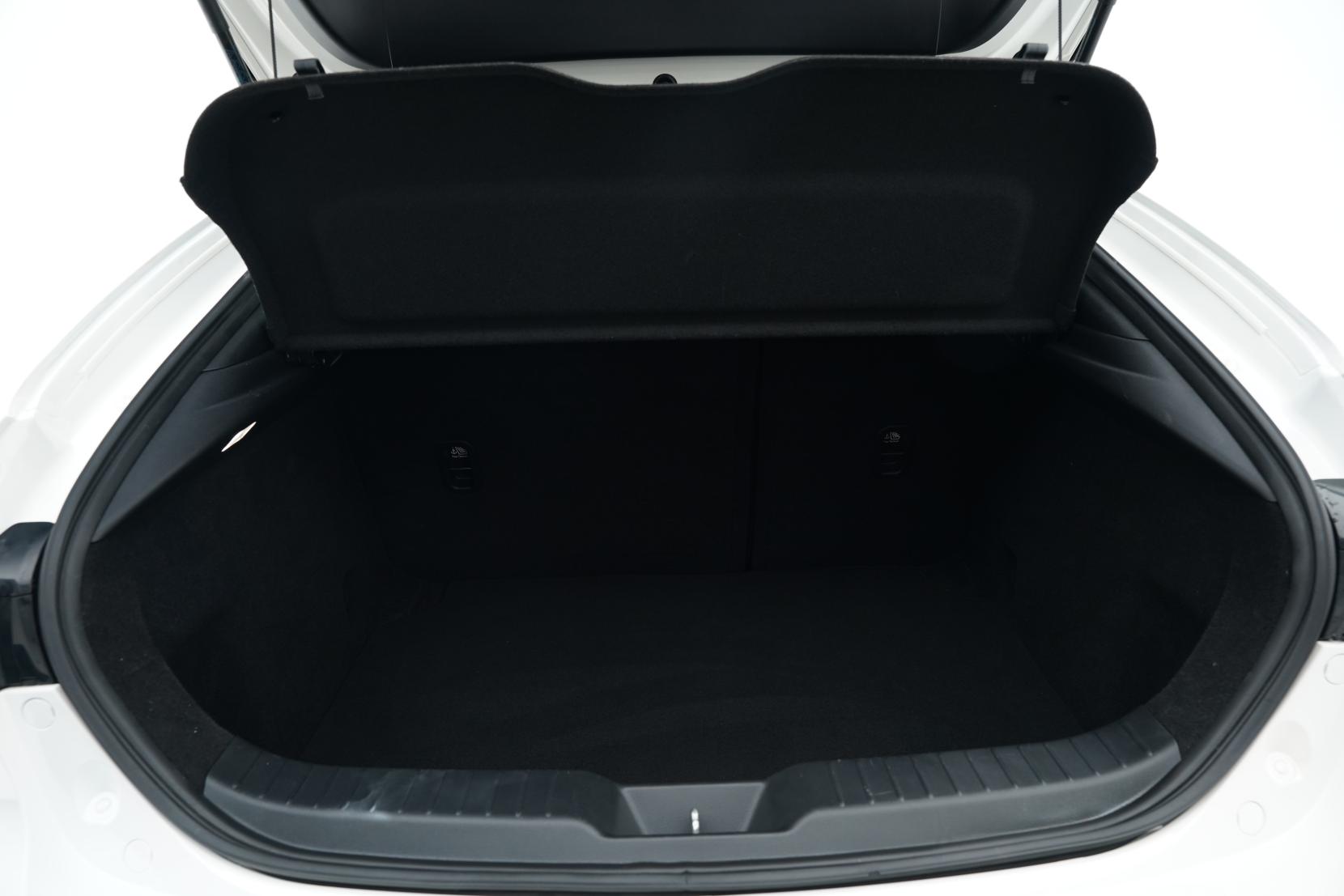 Mazda 3 2.0 Fastback 20S L