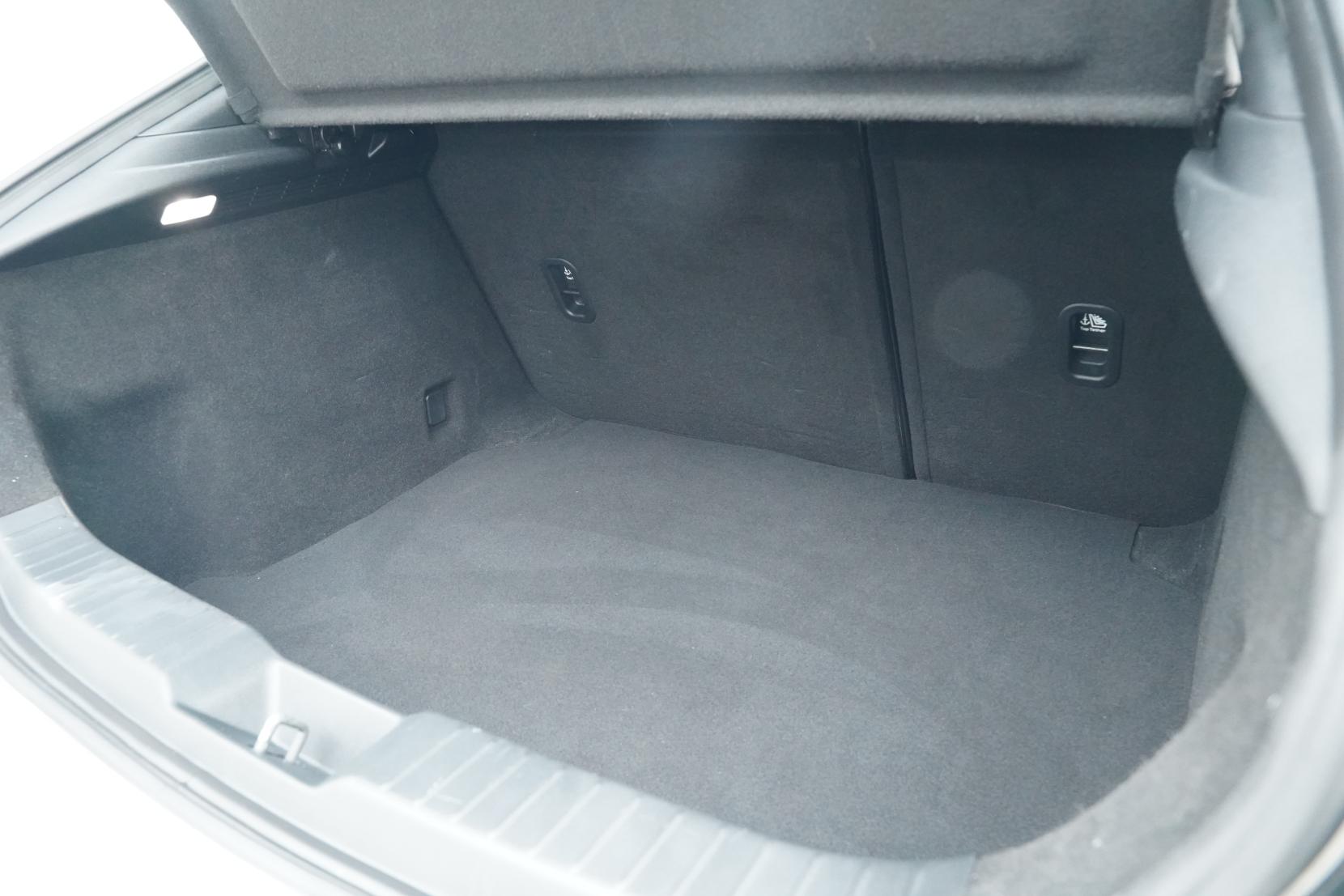 Mazda 3 2.0 Fastback 20S L