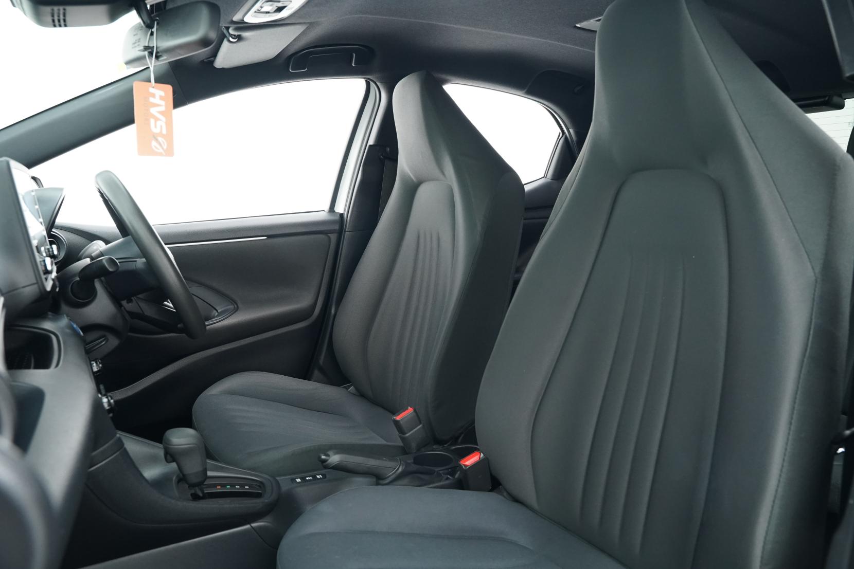 Toyota Yaris Hybrid X
