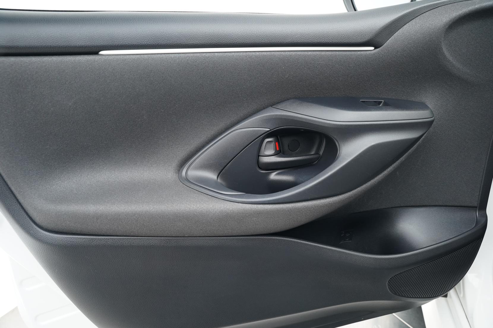 Toyota Yaris Hybrid X