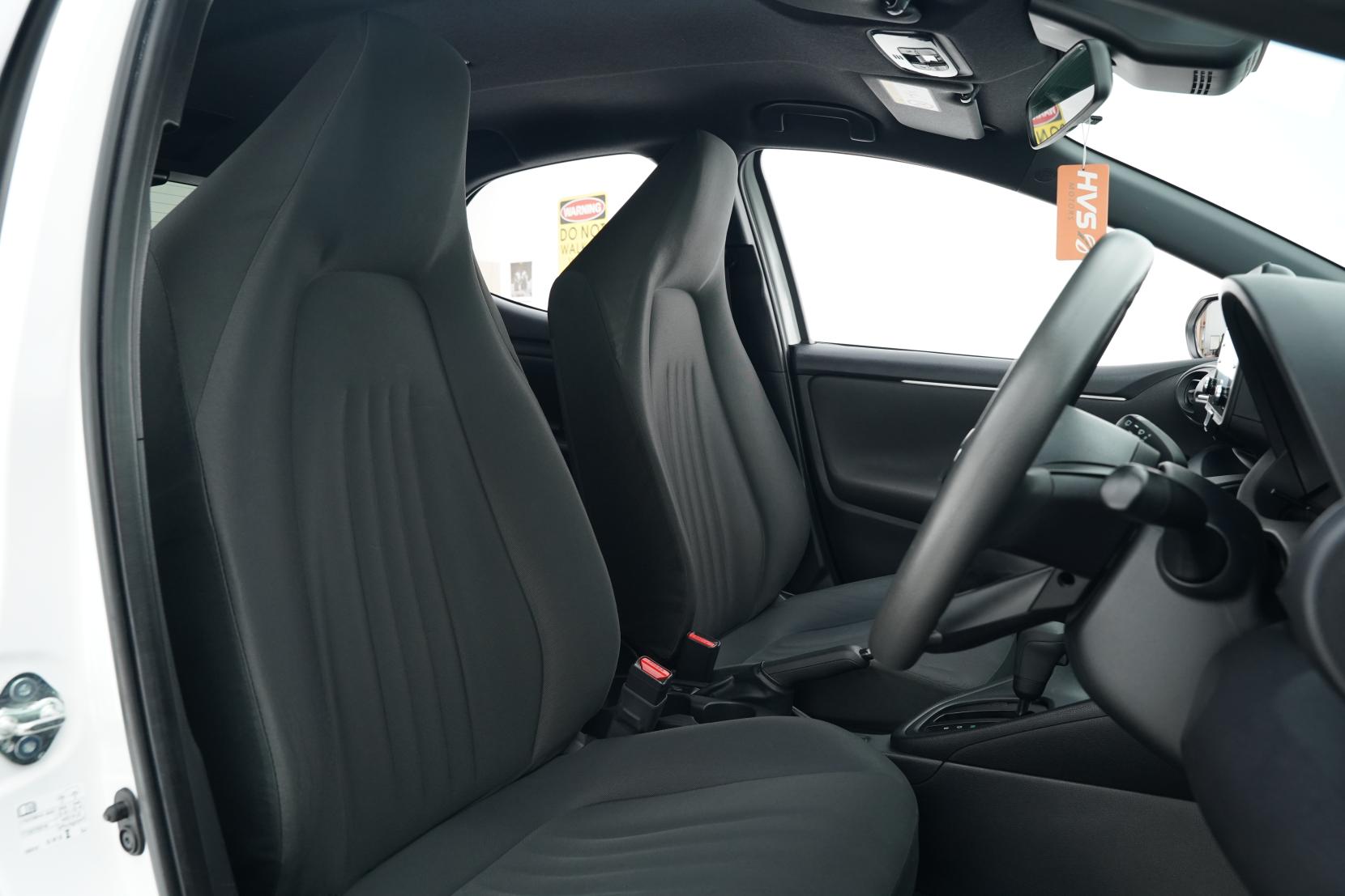 Toyota Yaris Hybrid X
