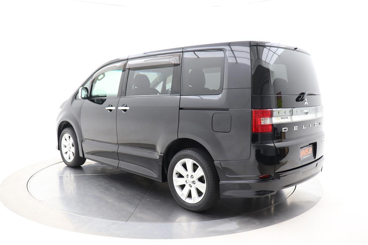 Mitsubishi DELICA 2.4 4WD 7 Seater