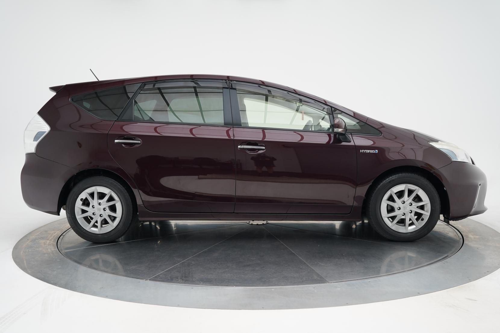 Toyota Prius 1.8 ALPHA S TUNE BLACK