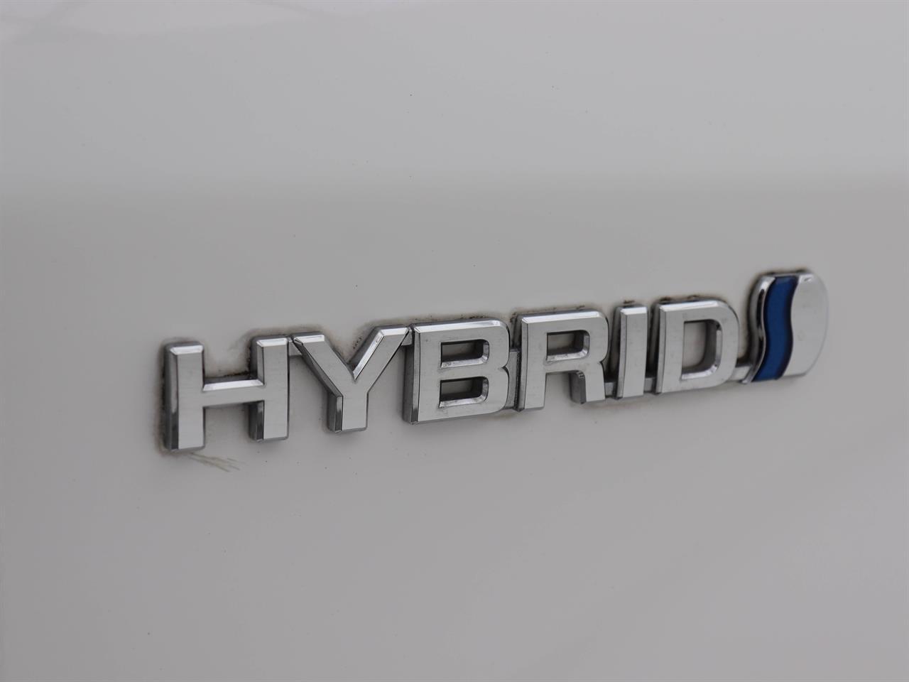 Toyota Corolla 1.5 Fielder Hybrid