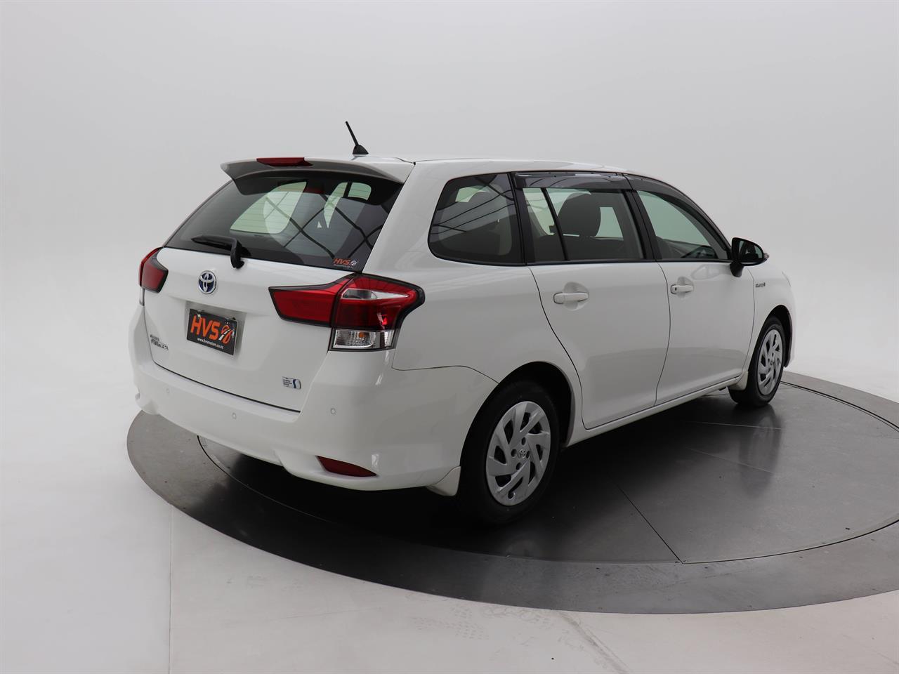 Toyota Corolla 1.5 Fielder Hybrid